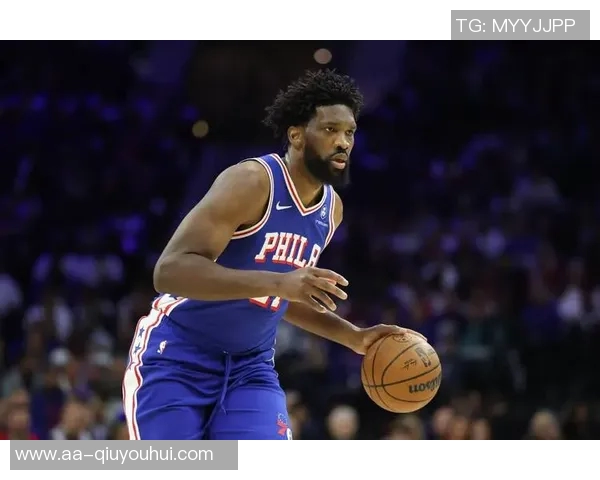 恩比德背打里夫斯巧妙转身却错失关键跳投遗憾未能得分 恩比德背打里夫斯巧妙转身却错失关键跳投遗憾未能得分