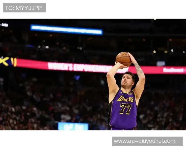 卢卡在湖人遭遇罚球争议引发热议裁判是否更偏袒他