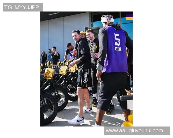 东契奇赛季初赠送球鞋今日再送电动自行车展现神仙队友风范