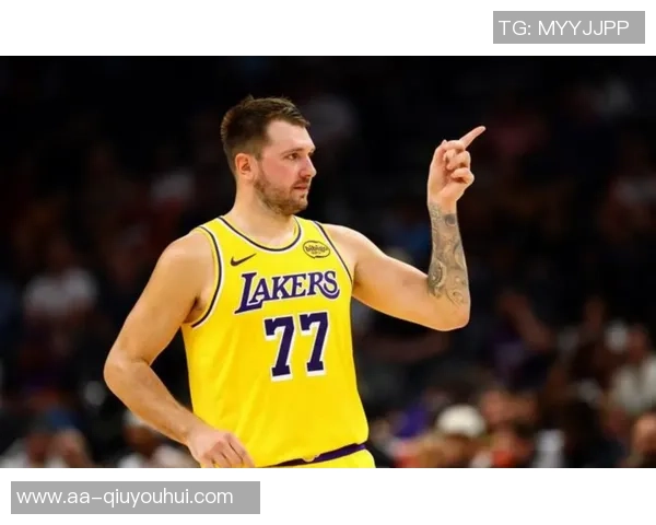 库里称赞库明加勇挑东契奇防守重任表现出色令人印象深刻